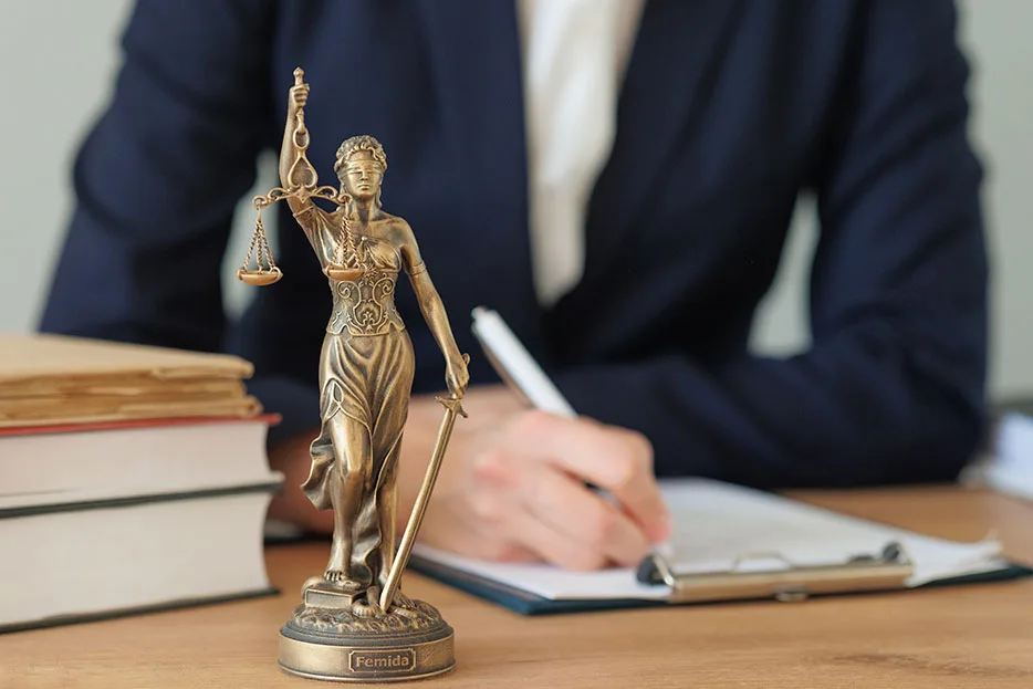 Patent attorney in Miami review a IP license