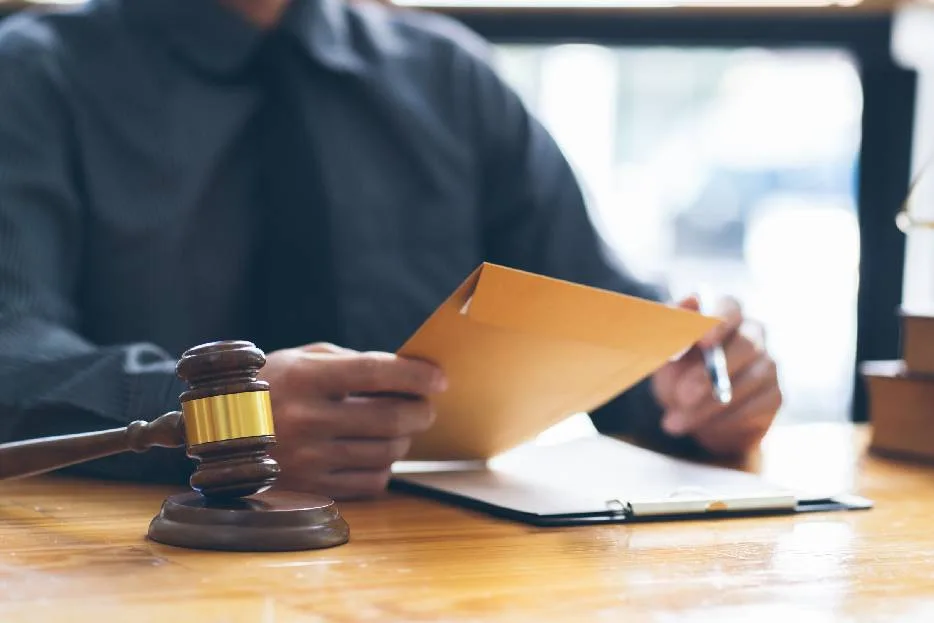 A strong pre-litigation demand includes facts, legal basis, specific request, deadline, and consequences.