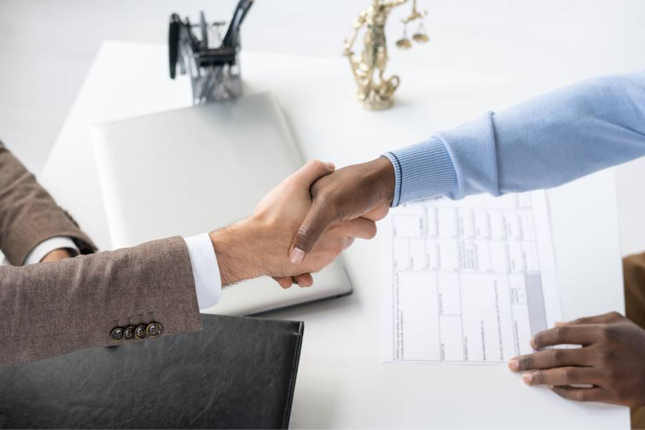 Secure your investment: arbitration clauses provide a clear, neutral, and binding path to resolve franchise-related disputes.