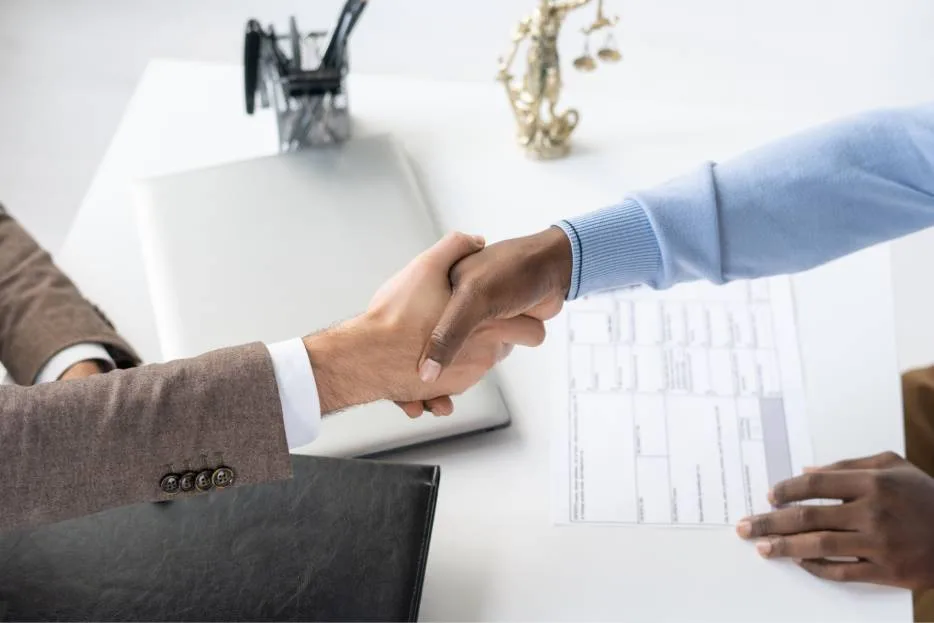 Secure your investment: arbitration clauses provide a clear, neutral, and binding path to resolve franchise-related disputes.